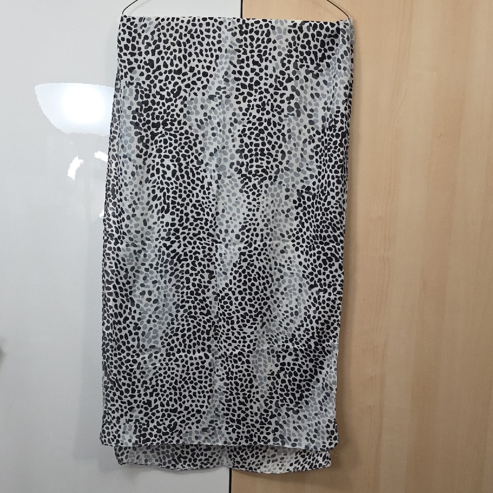 Elegant Black and White Patterned Wrap, 20" X 64" Gently Preloved